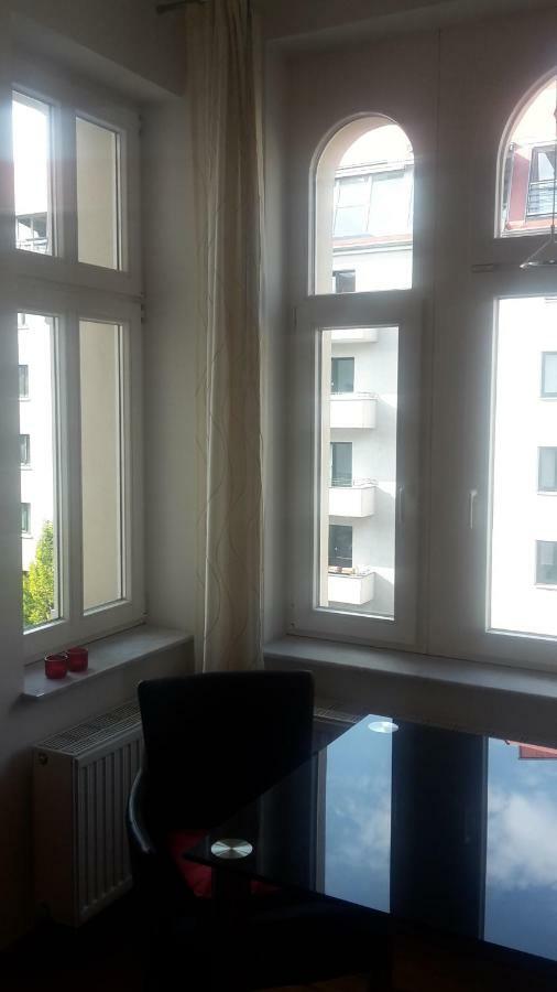 Lichtdurchflutetes Apartment Prenzlauerberg Berlino Esterno foto
